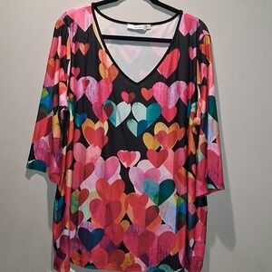 NWOT Ladies Hearted V-Neck Top